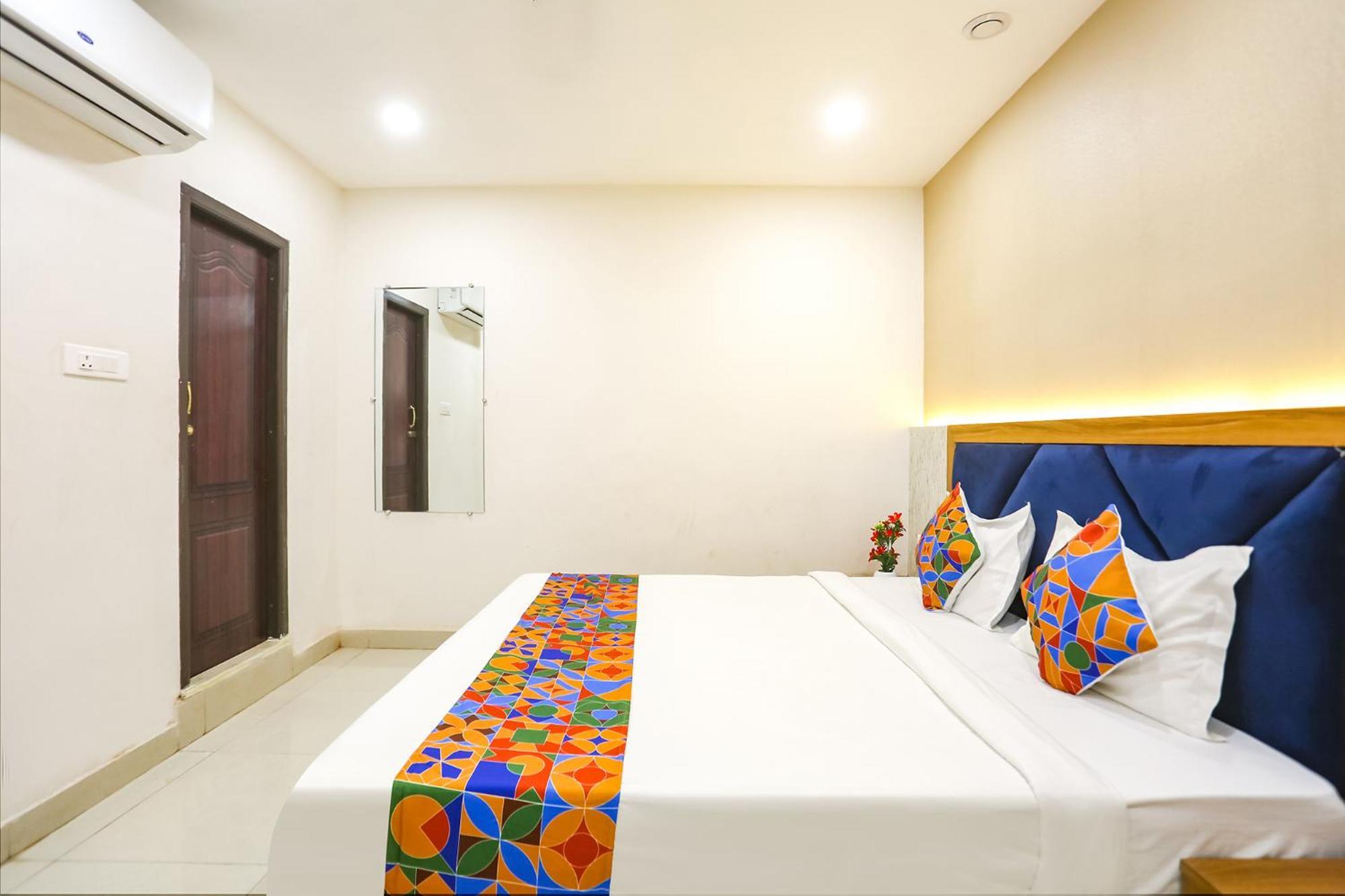 Fabhotel Hari Kunj 900 M From Kashi Vishwanath Temple Варанаси Екстериор снимка