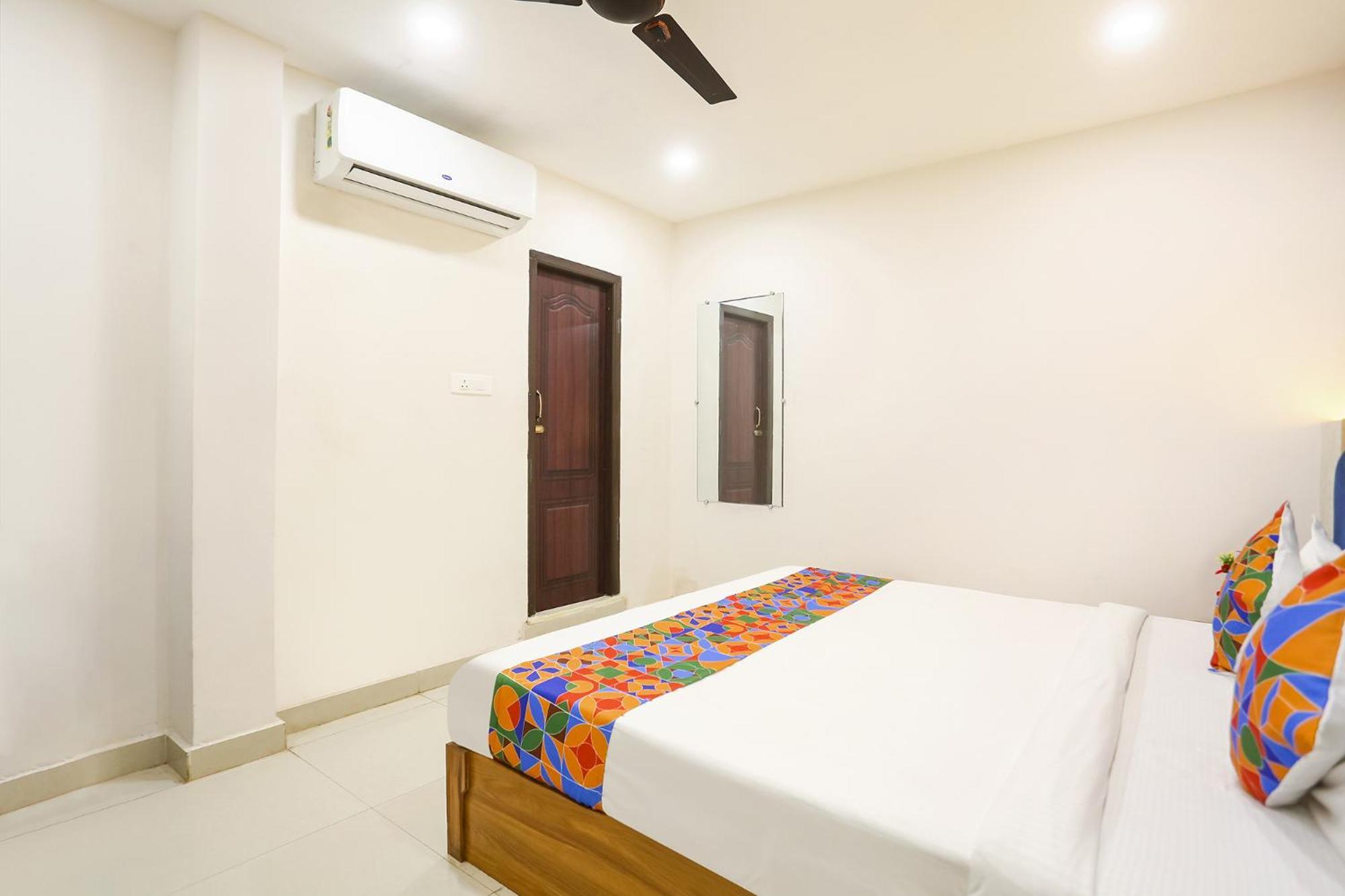 Fabhotel Hari Kunj 900 M From Kashi Vishwanath Temple Варанаси Екстериор снимка