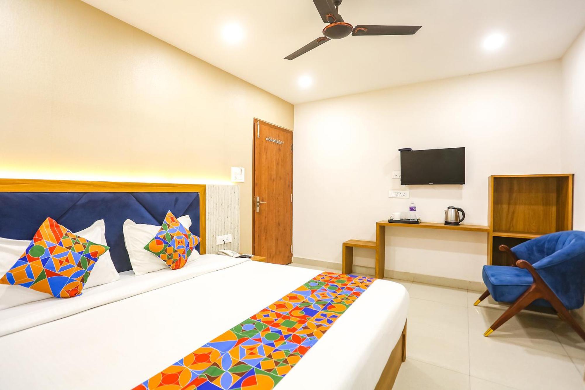 Fabhotel Hari Kunj 900 M From Kashi Vishwanath Temple Варанаси Екстериор снимка