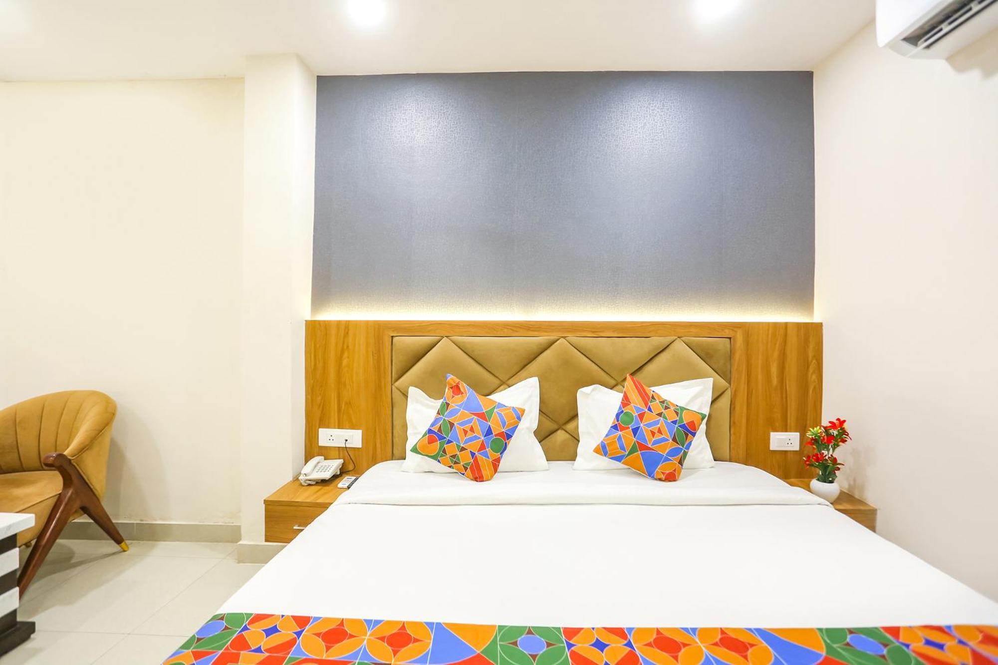 Fabhotel Hari Kunj 900 M From Kashi Vishwanath Temple Варанаси Екстериор снимка