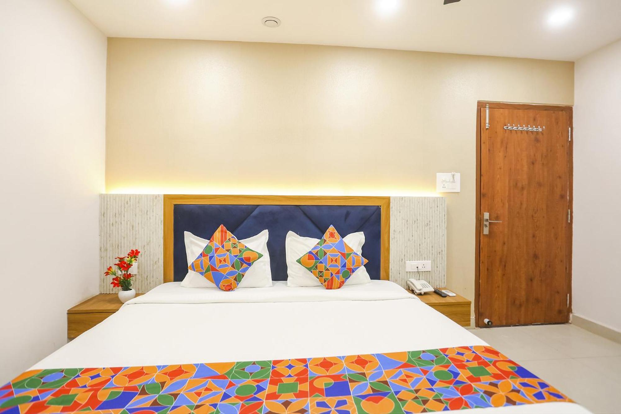Fabhotel Hari Kunj 900 M From Kashi Vishwanath Temple Варанаси Екстериор снимка